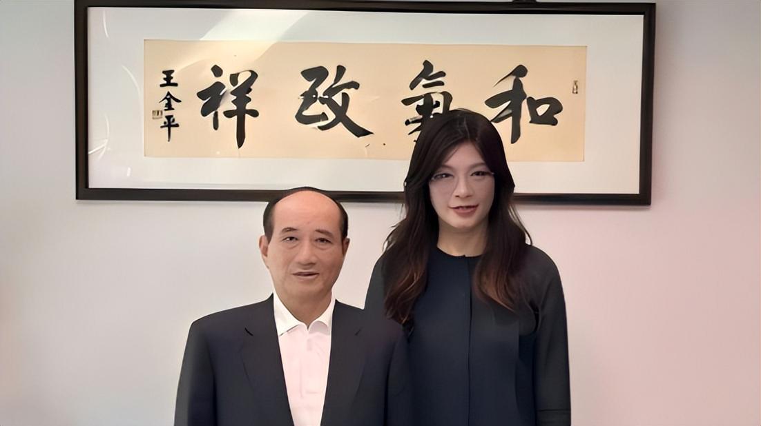 8868体育登录入口-国民党内讧,前高层冲闯党部斥责郑丽文:你不配当主席,是个卒子